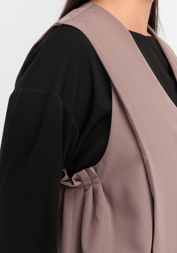 Жилет однобортный на пуговице шир.  580, рис. 14