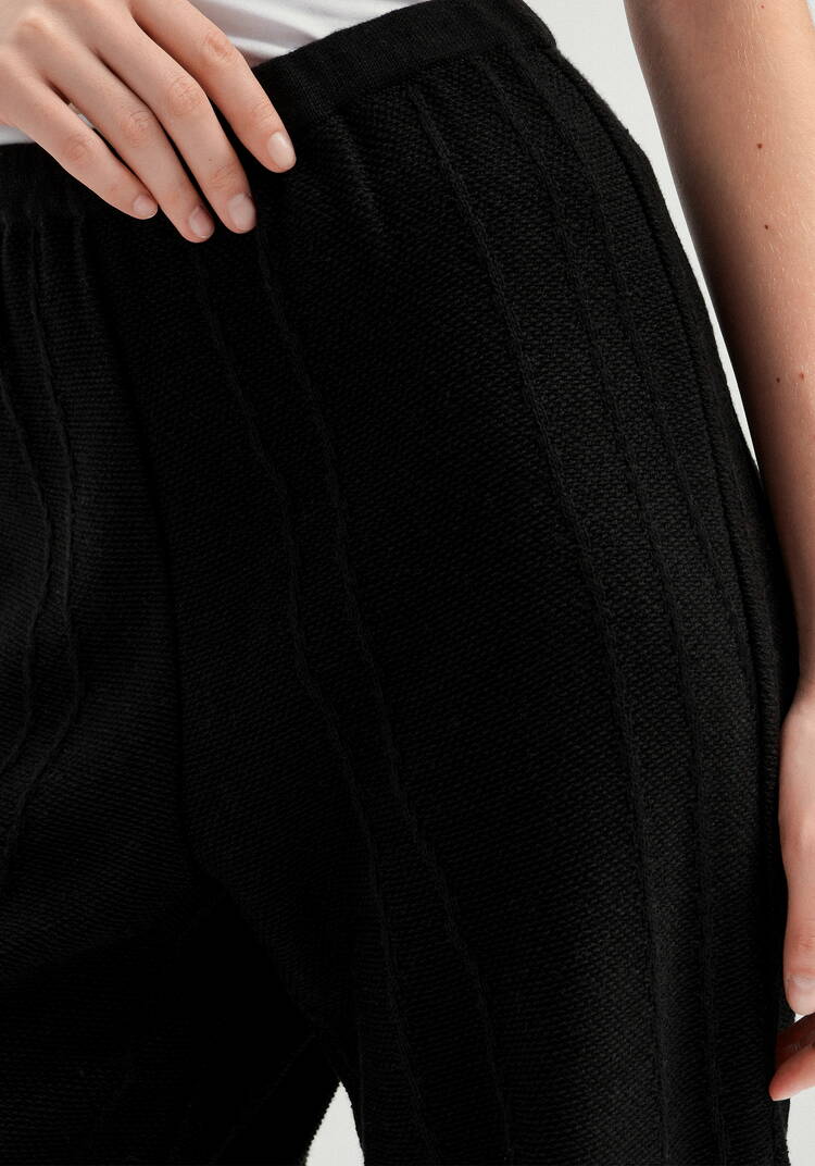 Брюки джоггеры с фактурным рисунком шир.  750, рис. 21