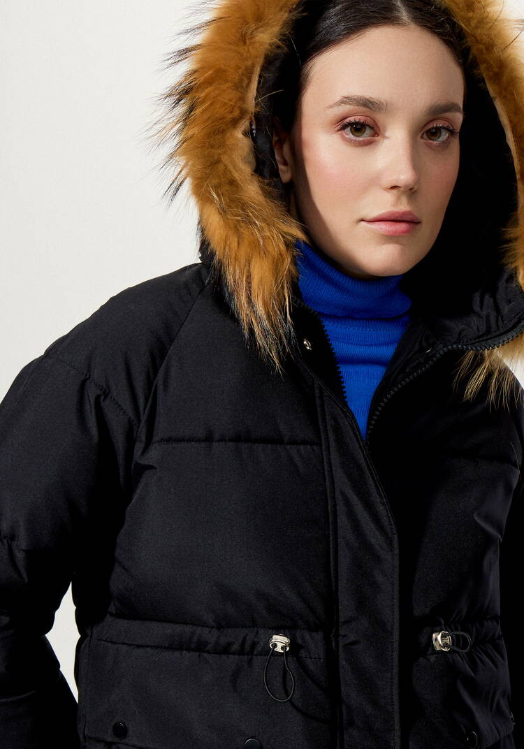 Пальто с меховой опушкой по капюшону шир.  750, рис. 22