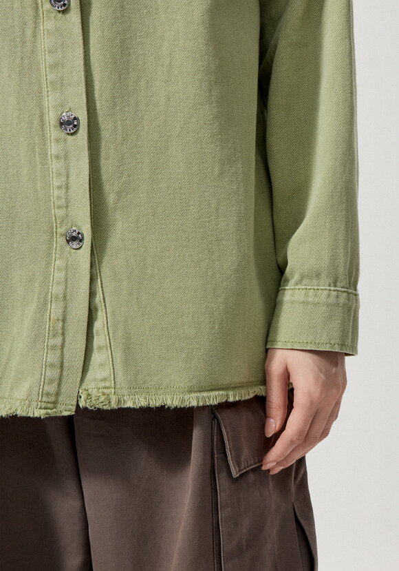 Джинсовая куртка с бахромой по краям шир.  580, рис. 22