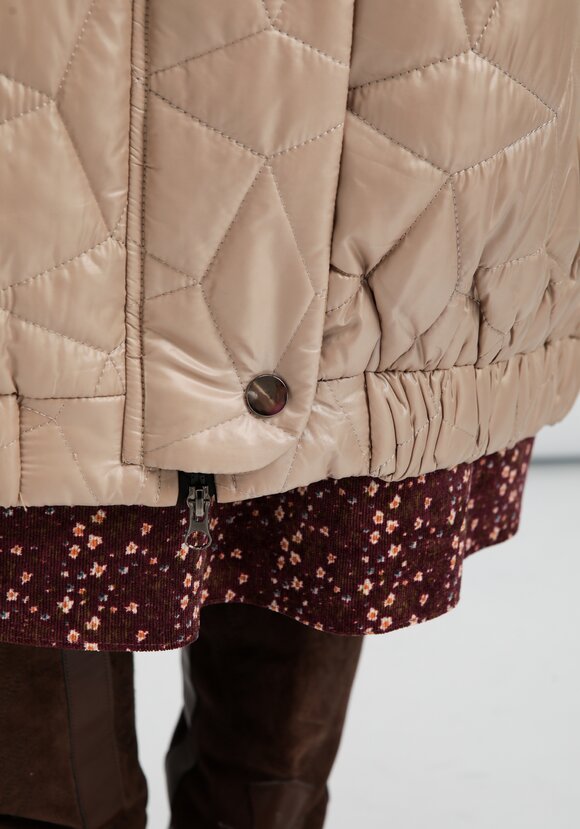 Жилет оверсайз удлинённый с капюшоном шир.  580, рис. 37