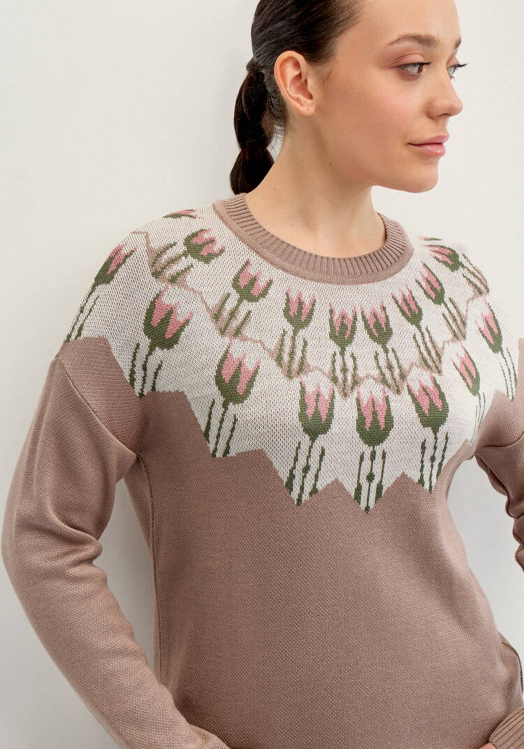 Джемпер с цветочным рисунком по горловине шир.  750, рис. 5