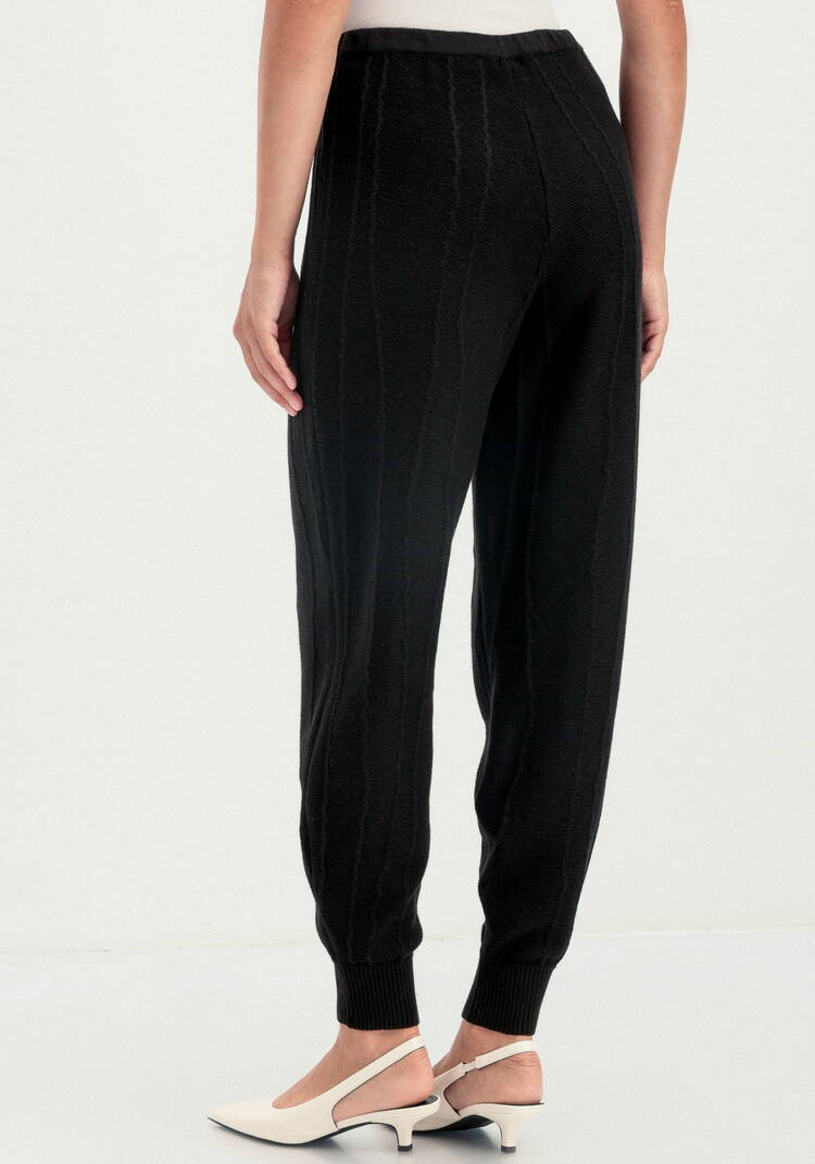 Брюки джоггеры с фактурным рисунком шир.  750, рис. 19