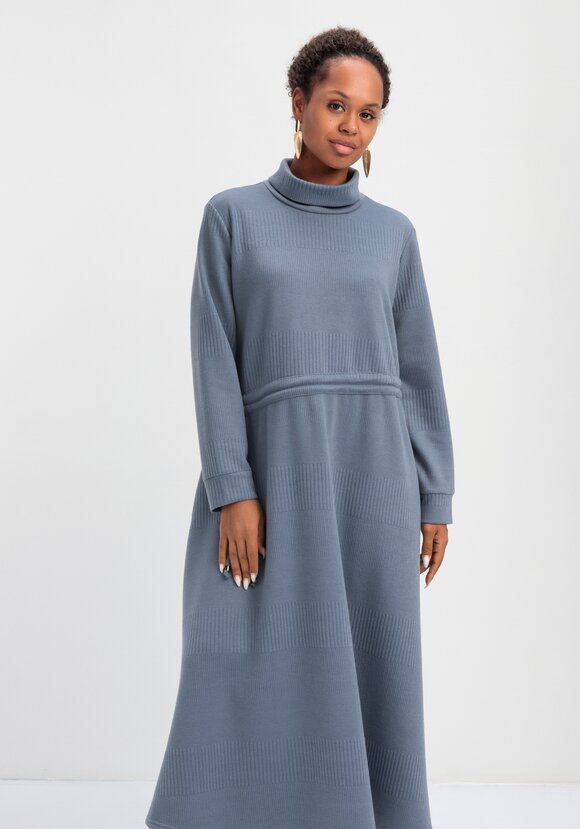 Платье из трикотажной ткани с кулиской шир.  580, рис. 31