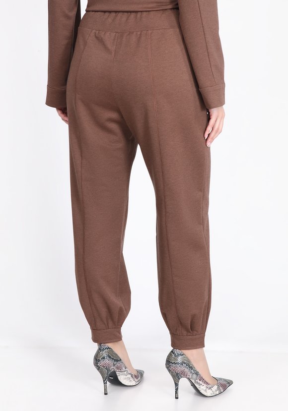 Брюки на кокетке с фигурными манжетами шир.  580, рис. 2