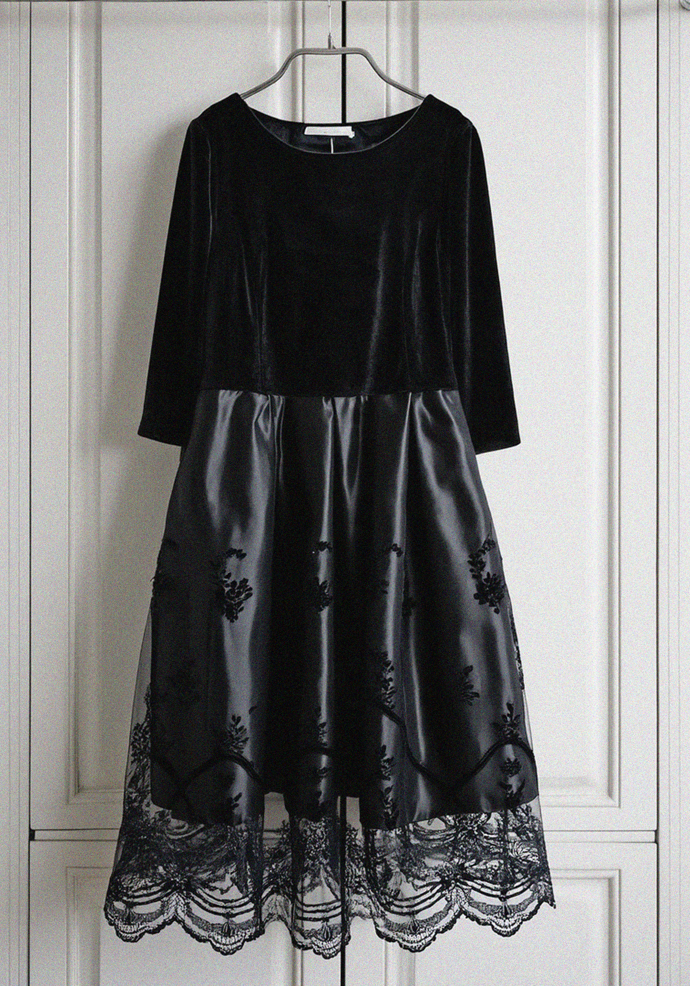 

Платье с отделкой из гипюра и поясом Resale, Черный