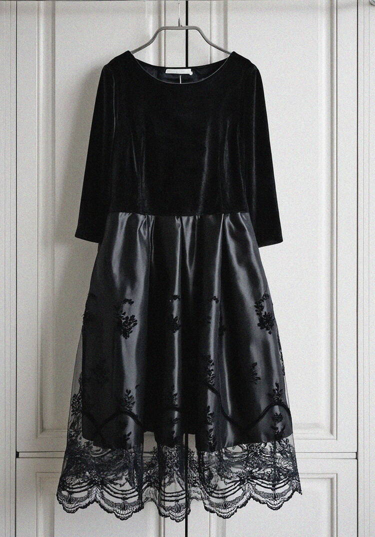 Платье с отделкой из гипюра и поясом Resale шир.  750, рис. 1