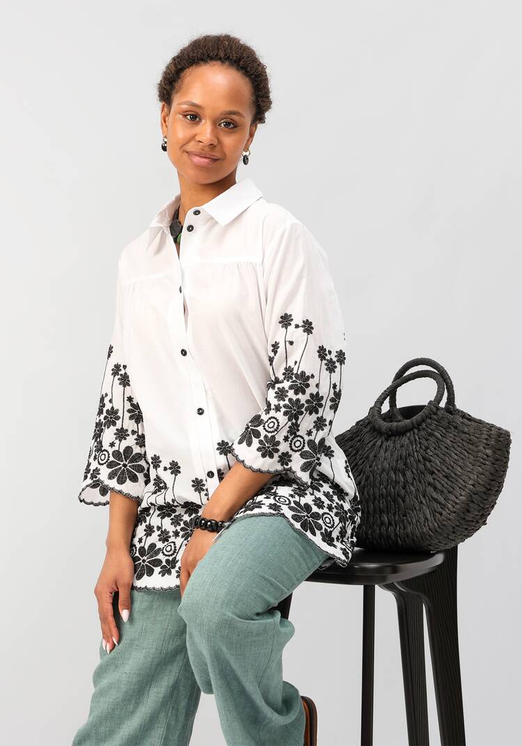 Блуза с цветочной вышивкой на пуговицах шир.  750, рис. 49