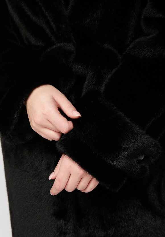 Пальто из искусственного меха с поясом шир.  580, рис. 13