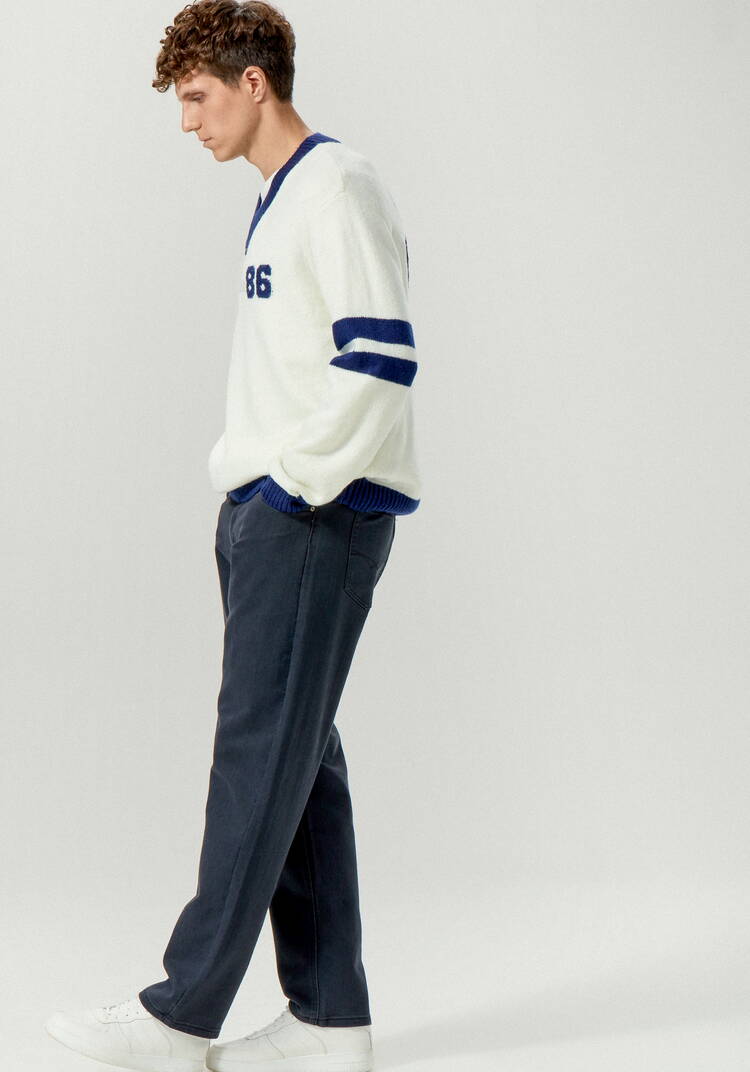 Брюки прямые из джинсовой ткани с карманами шир.  750, рис. 15