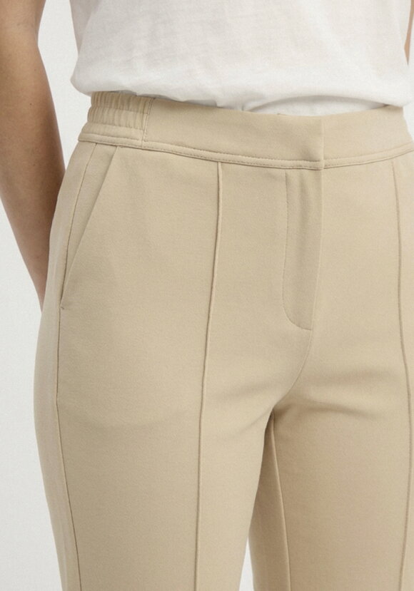 Брюки прямые с стрелками шир.  580, рис. 21