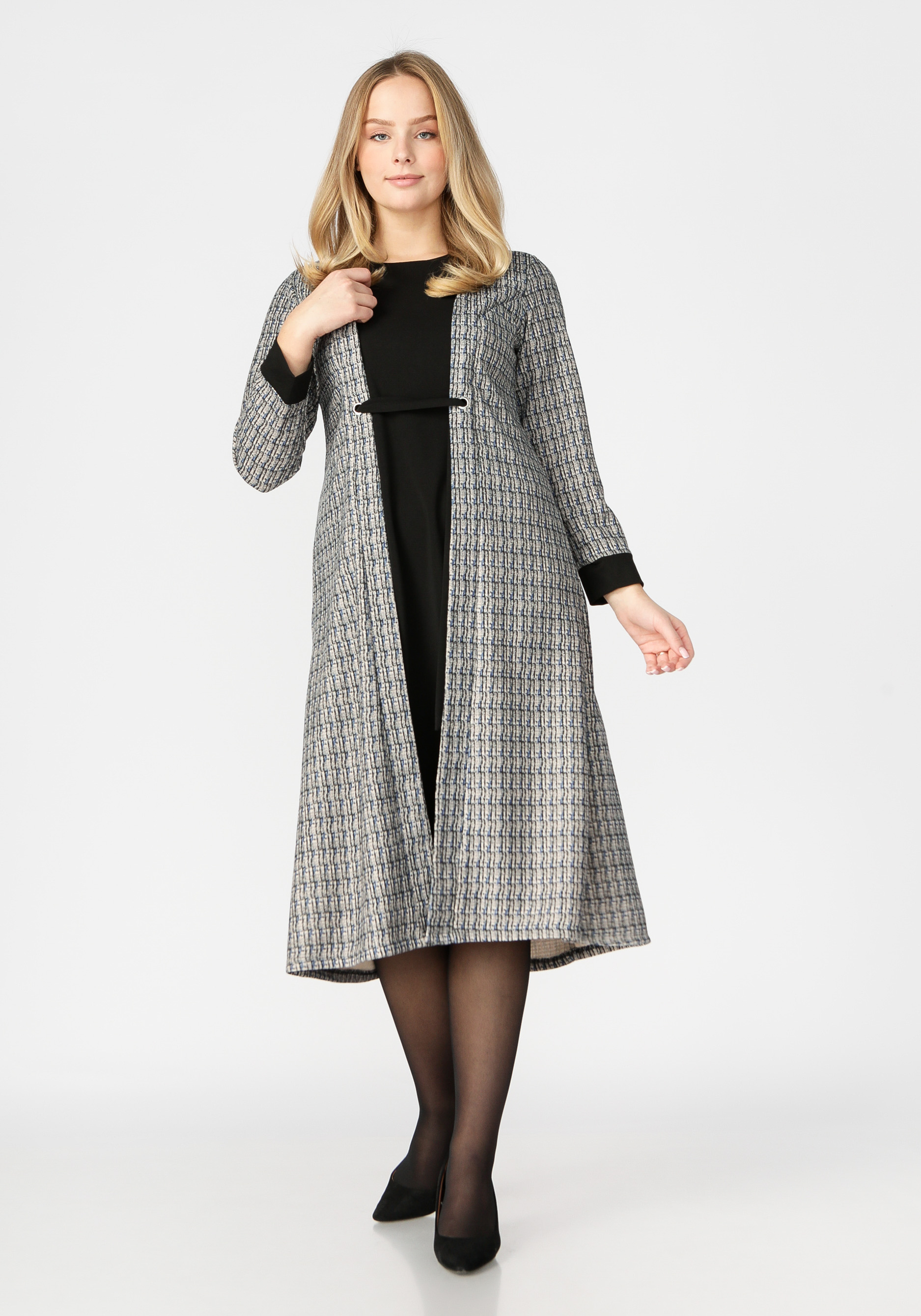 Платье с контрастными вставками и поясом