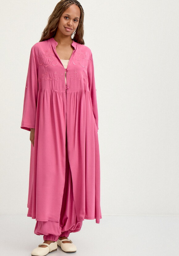 Рубашка с вышивкой на кокетке шир.  580, рис. 28