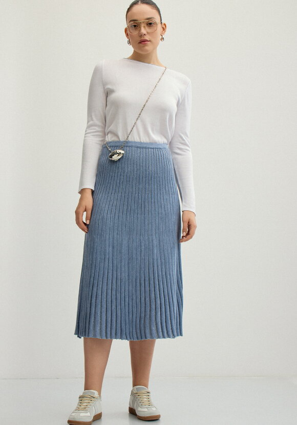 Юбка фактурная в вертикальную полоску шир.  580, рис. 27