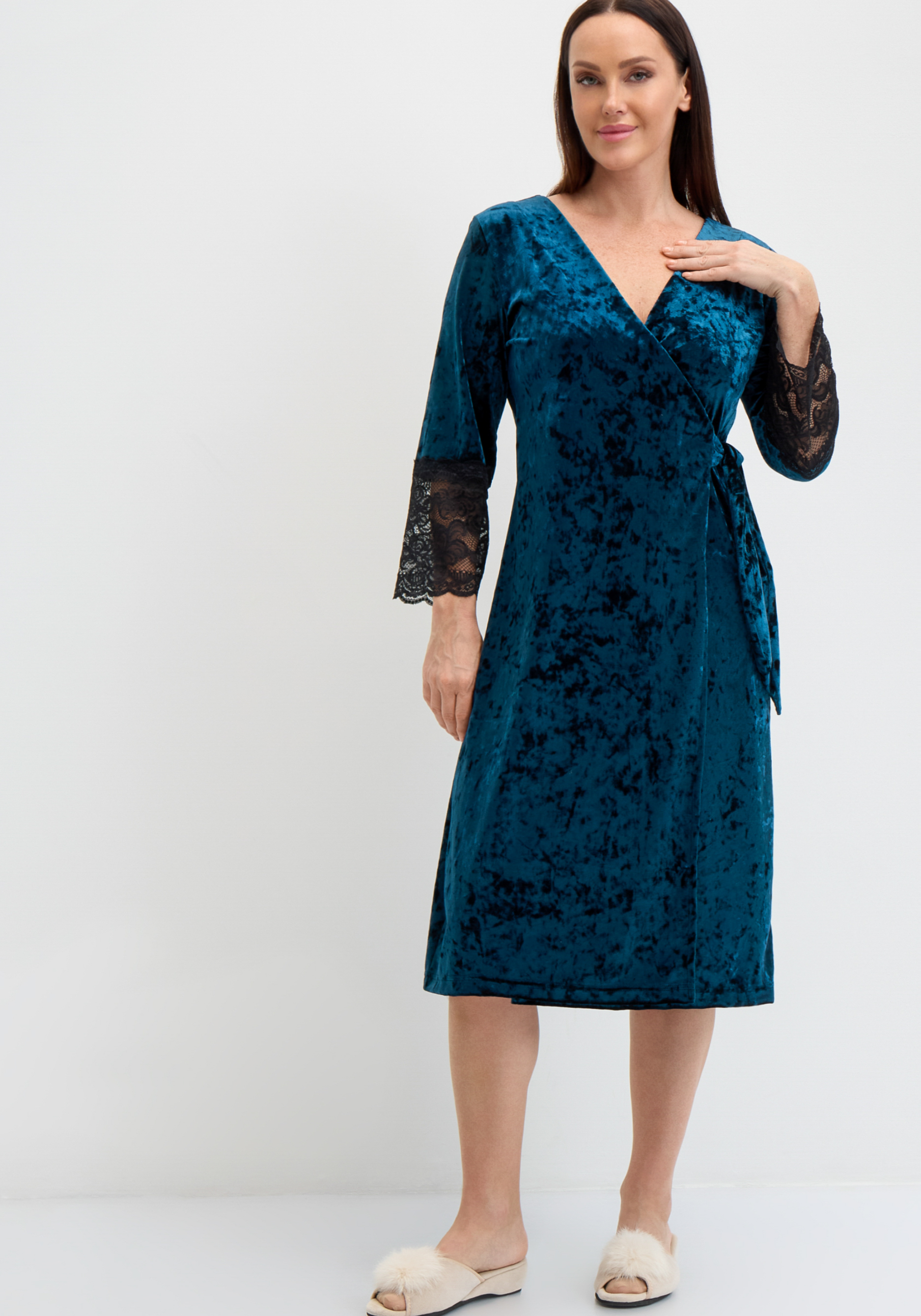 

Халат велюровый на запах с кружевом, Зеленый