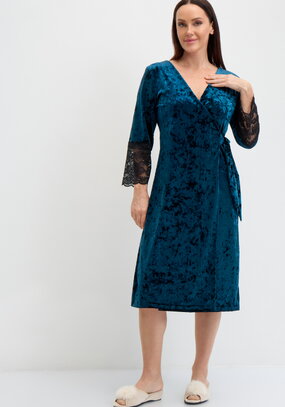 Халат велюровый на запах с кружевом