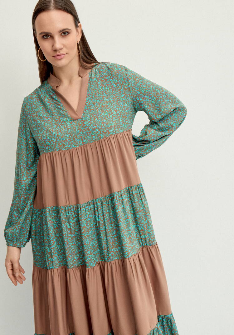 Платье с ярусами и V-образным вырезом шир.  750, рис. 25