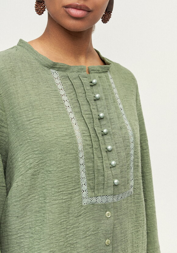 Блуза изо льна с вставками кружева шир.  580, рис. 5