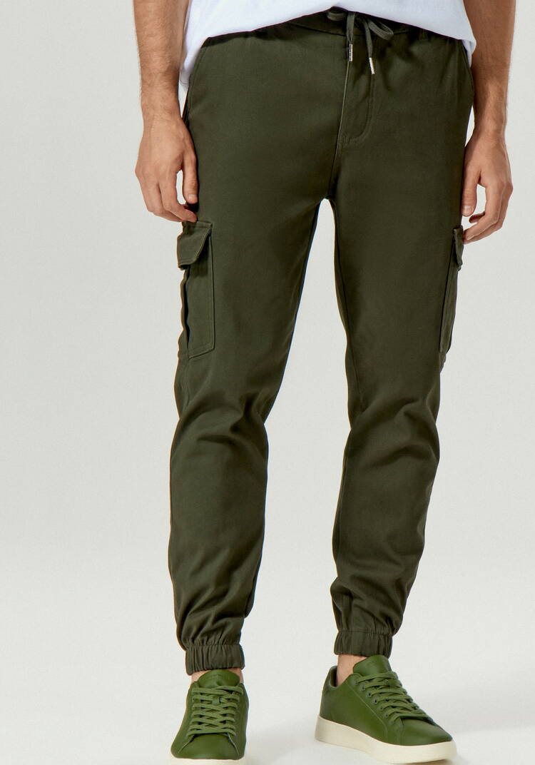 Брюки карго с накладными карманами по бокам шир.  750, рис. 11