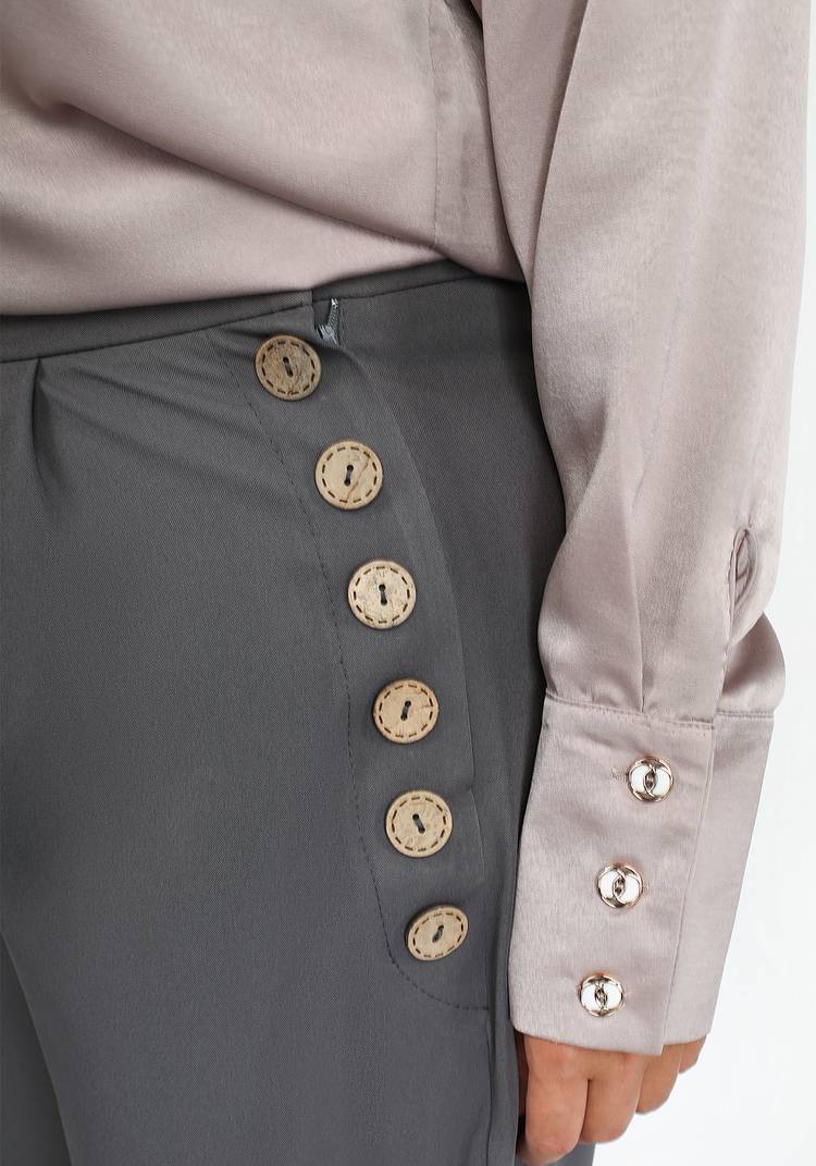 Брюки с пуговицами на боку шир.  750, рис. 12