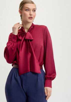 Блуза шелковая на пуговицах с бантом