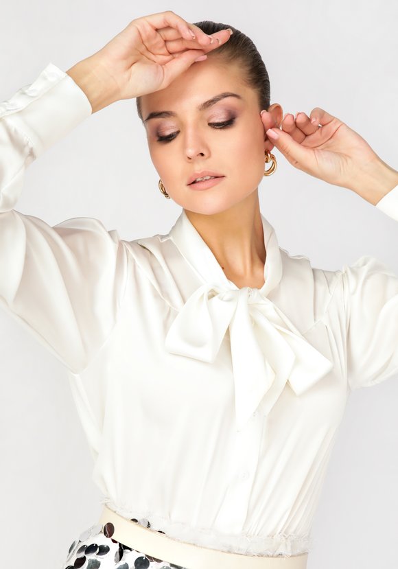 Блуза с декоративным бантом прямого силуэта шир.  580, рис. 10