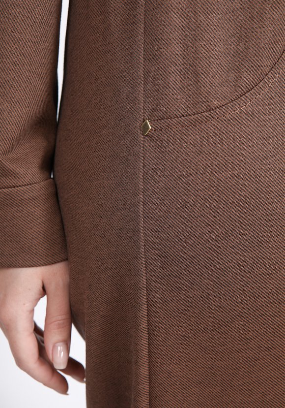 Брюки на кокетке с фигурными манжетами шир.  580, рис. 3