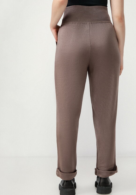 Брюки зауженные книзу шир.  580, рис. 28