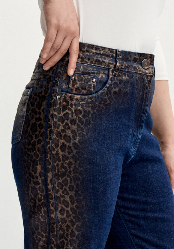 Джинсы с леопардовым напылением шир.  580, рис. 6