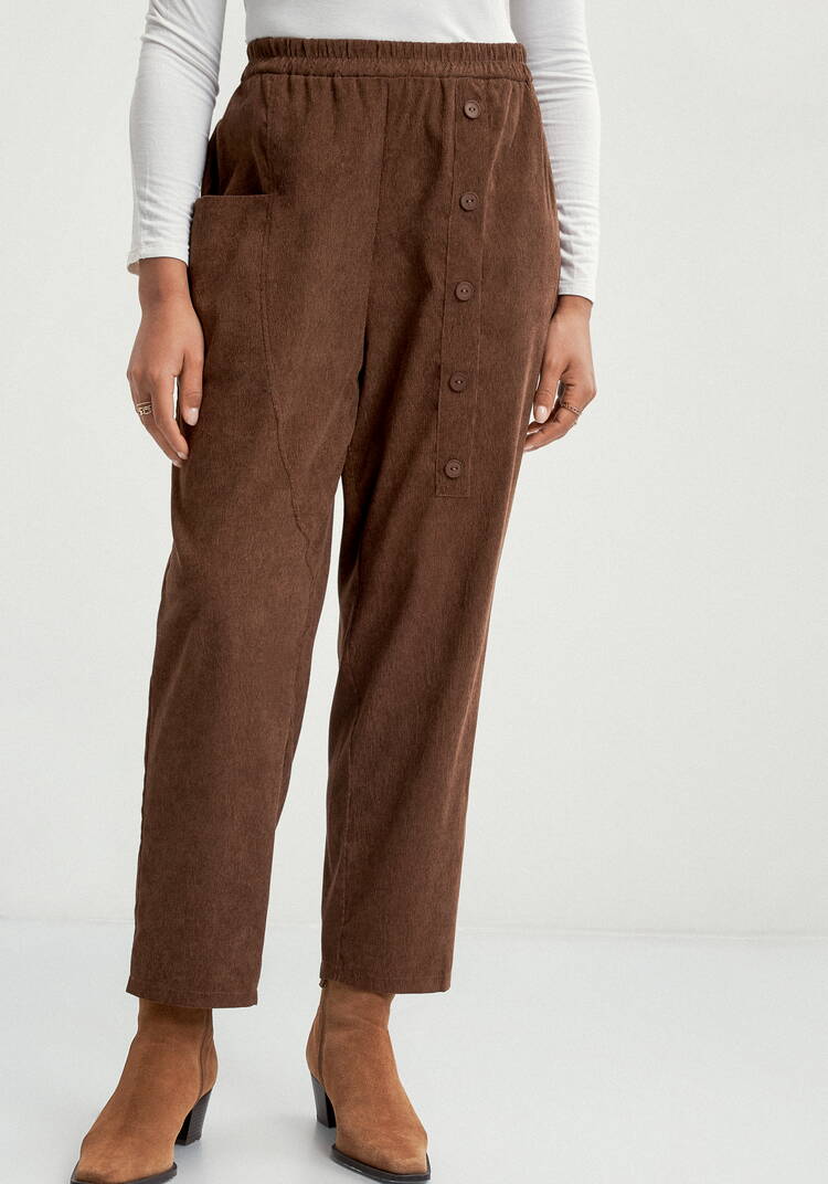 Брюки с карманом в рельефе шир.  750, рис. 31