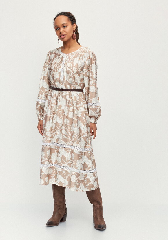 Платье с вставками кружева Катрин шир.  580, рис. 1