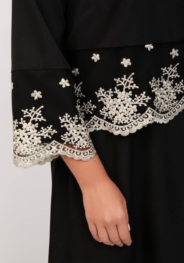 Платье с отделкой кружевом шир.  750, рис. 29