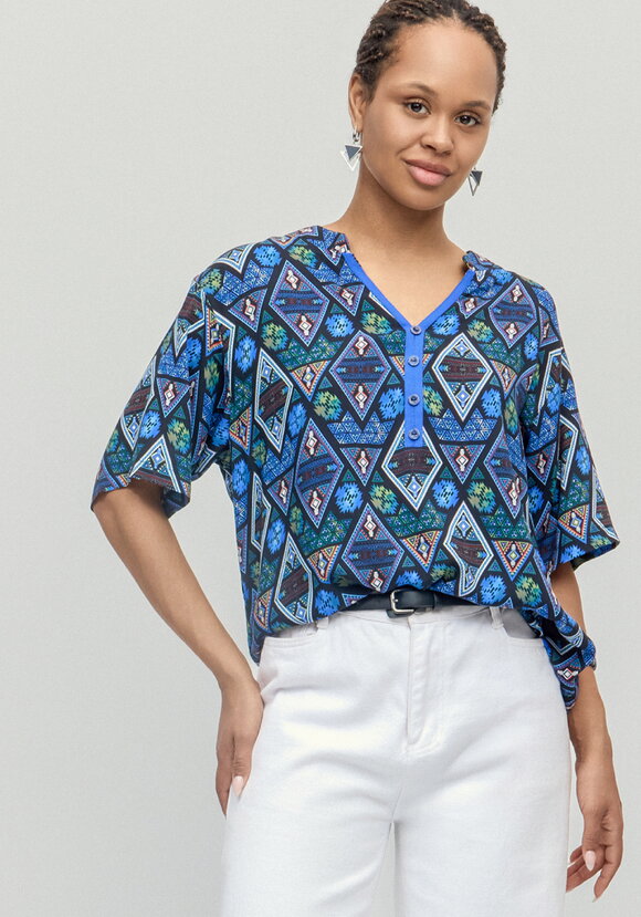 Блуза из штапеля с этническим рисунком шир.  580, рис. 31