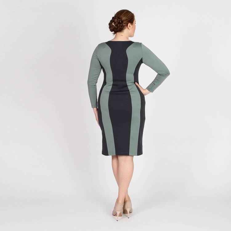 Платье с вертикальными контрастными вставками шир.  750, рис. 11