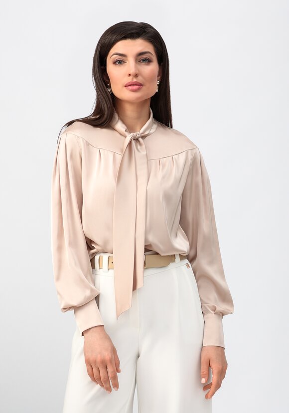 Блуза прямого силуэта с бантом шир.  580, рис. 54