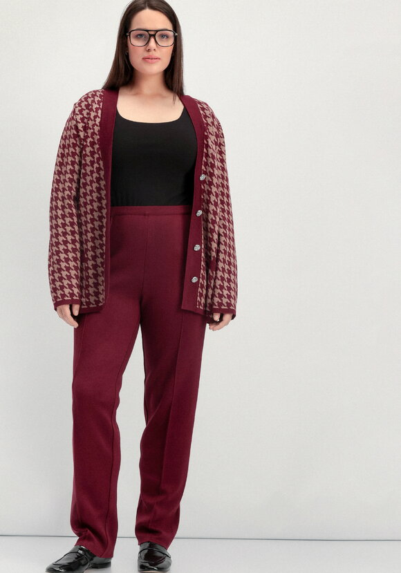 Брюки прямые зауженные книзу на резинке шир.  580, рис. 28