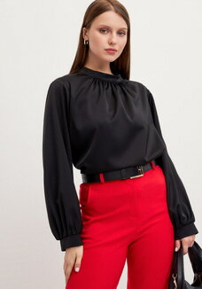 Блуза шелковая с воротником-стойкой