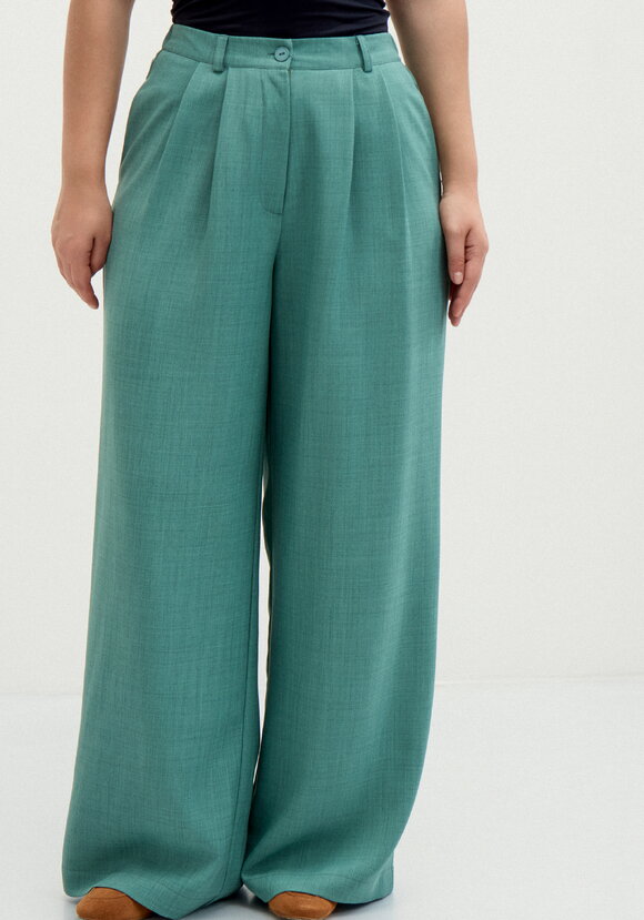 Брюки-палаццо со складками на талии шир.  580, рис. 19