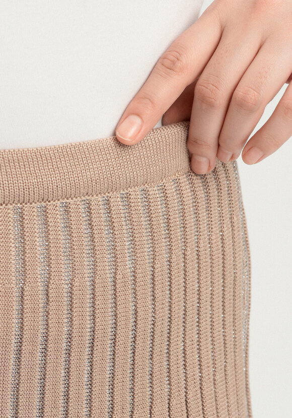 Юбка фактурная в вертикальную полоску шир.  580, рис. 15