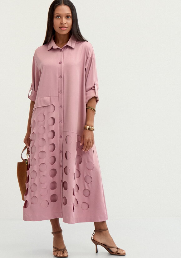 Платье А-силуэта с перфорацией шир.  580, рис. 25