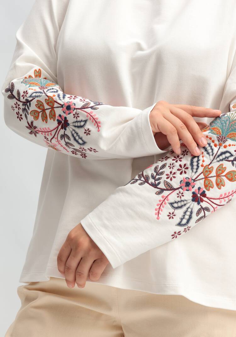 Лонгслив с вышивкой на рукавах шир.  750, рис. 6