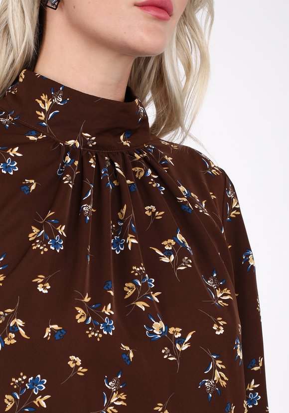 Блуза с воротником стойка и длинным рукавом шир.  580, рис. 9