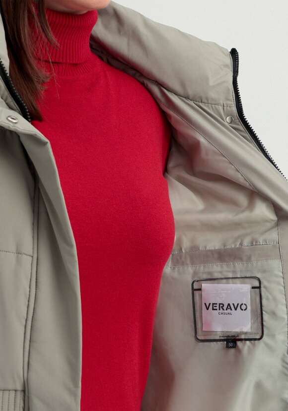 Пуховик стеганый с асимметричными карманами шир.  580, рис. 38