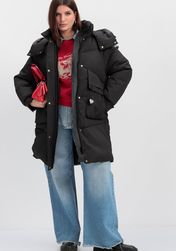 Пуховик с капюшоном и объемными карманами шир.  580, рис. 1