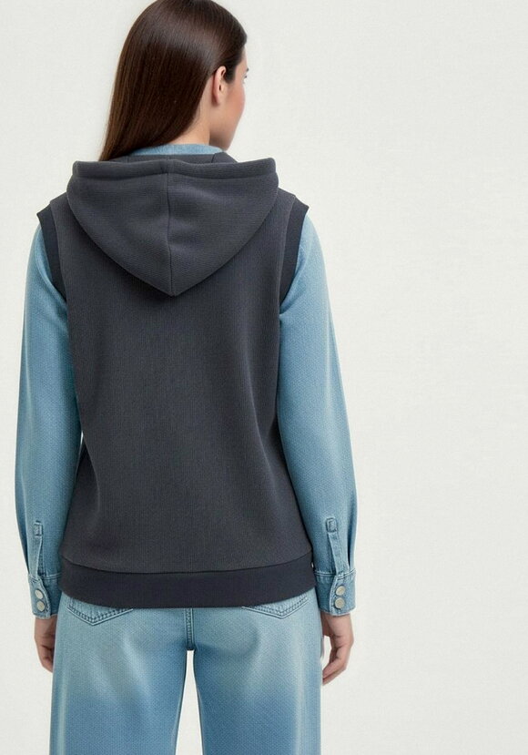 Жилет из микровельвета с начёсом шир.  580, рис. 19