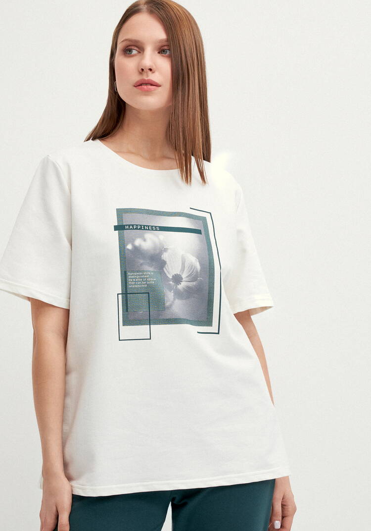 Костюм с флористическим принтом на футболке шир.  750, рис. 27