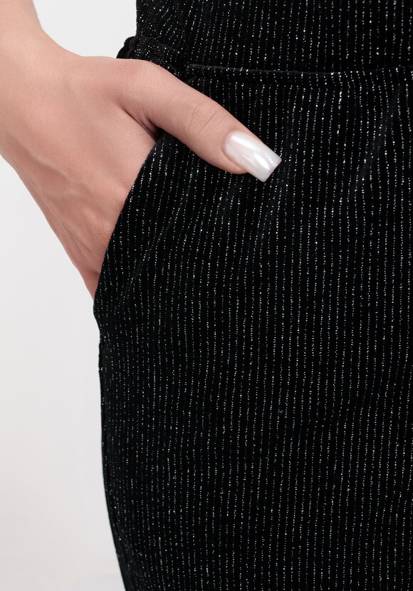 Брюки свободного кроя с защипами шир.  580, рис. 16