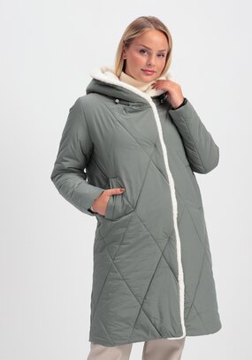 Пальто с меховой опушкой и капюшоном