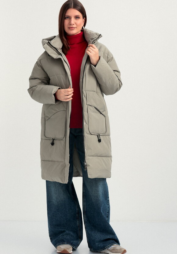 Пуховик стеганый с асимметричными карманами шир.  580, рис. 39