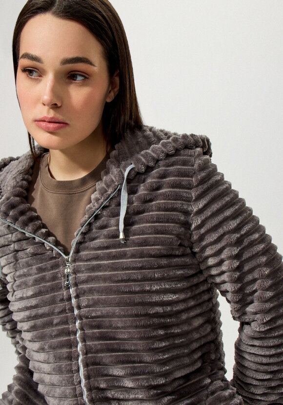 Толстовка меховая на молнии шир.  580, рис. 11